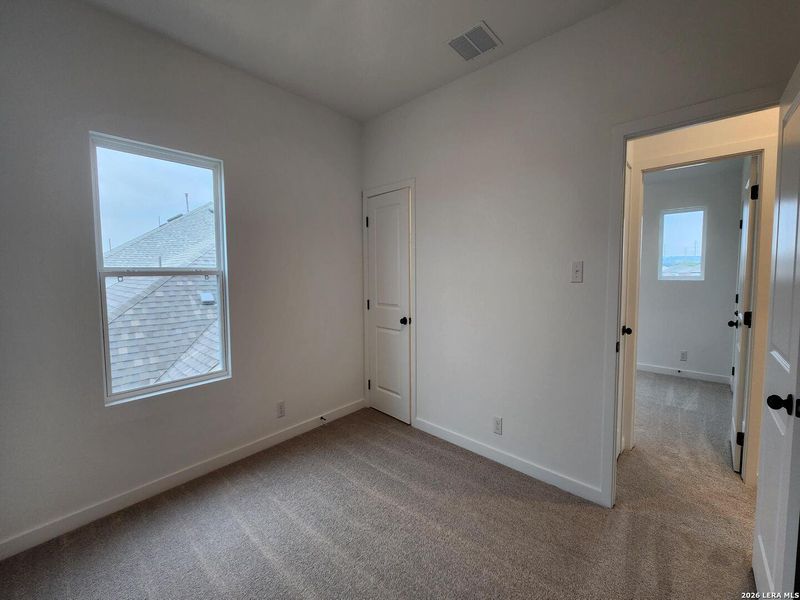 Spacious, unfurnished interior of a new home in Arcadia Ridge, San Antonio (Image 20).