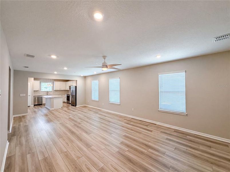 Spacious, unfurnished interior of a new home in Del Webb Stone Creek, Ocala (Image 19).