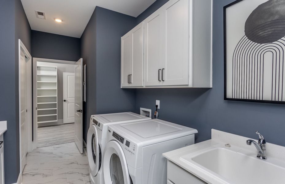 Representative furnished interior of a home built from the Renown by Del Webb in Del Webb at Chatham Park, Pittsboro (Image 15).