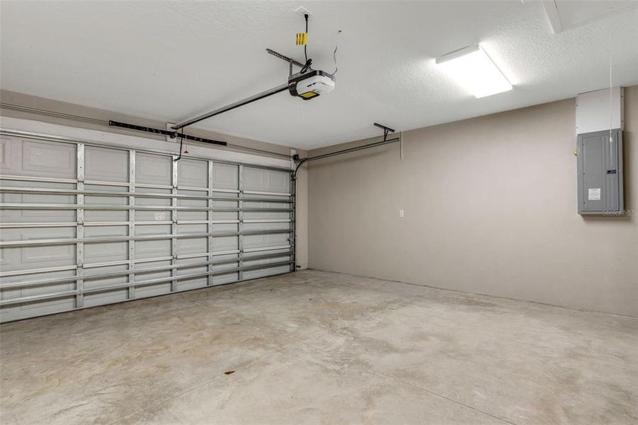 Spacious, unfurnished interior of a new home in , Englewood (Image 33).