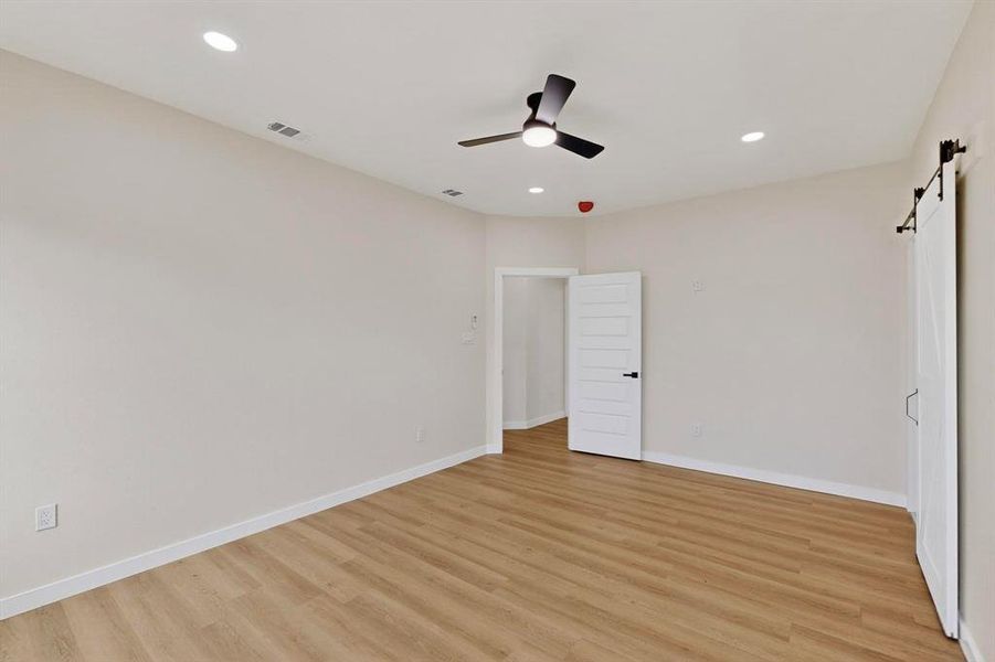 Spacious, unfurnished interior of a new home in , Rice (Image 18).