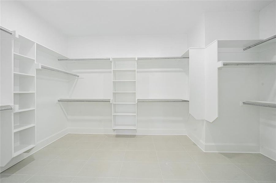 Spacious, unfurnished interior of a new home in , Athens (Image 22).