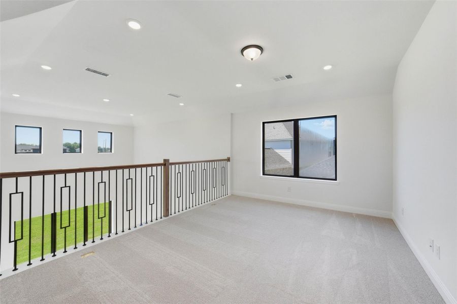 Spacious, unfurnished interior of a new home in Sienna 40', Missouri City (Image 15). Spacious, unfurnished interior of a new home in Sienna 40', Missouri City (Image 15).