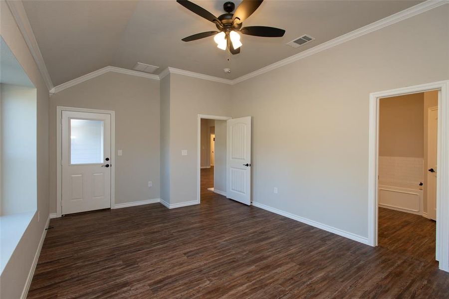 Spacious, unfurnished interior of a new home in , Mabank (Image 25).