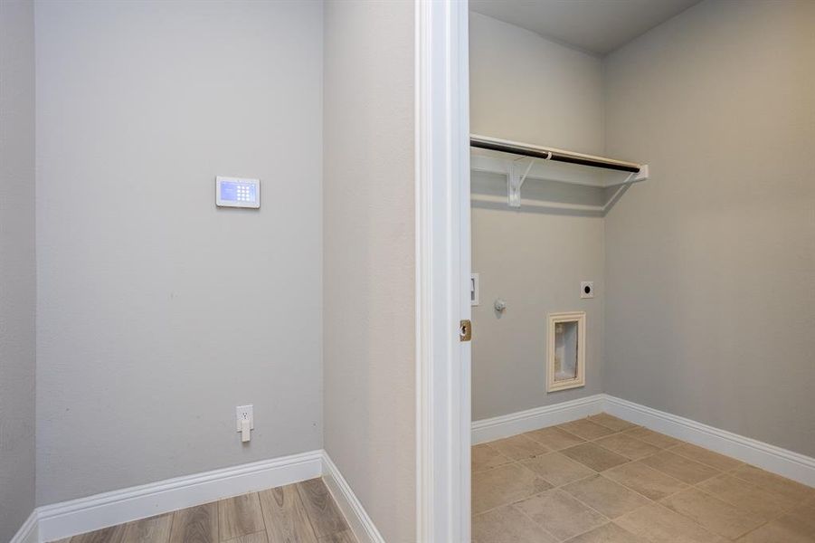 Spacious, unfurnished interior of a new home in , Corinth (Image 20).