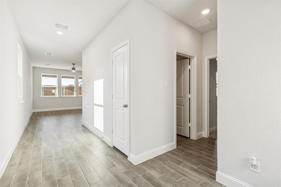 Spacious, unfurnished interior of a new home in Venetian, Weston (Image 11).