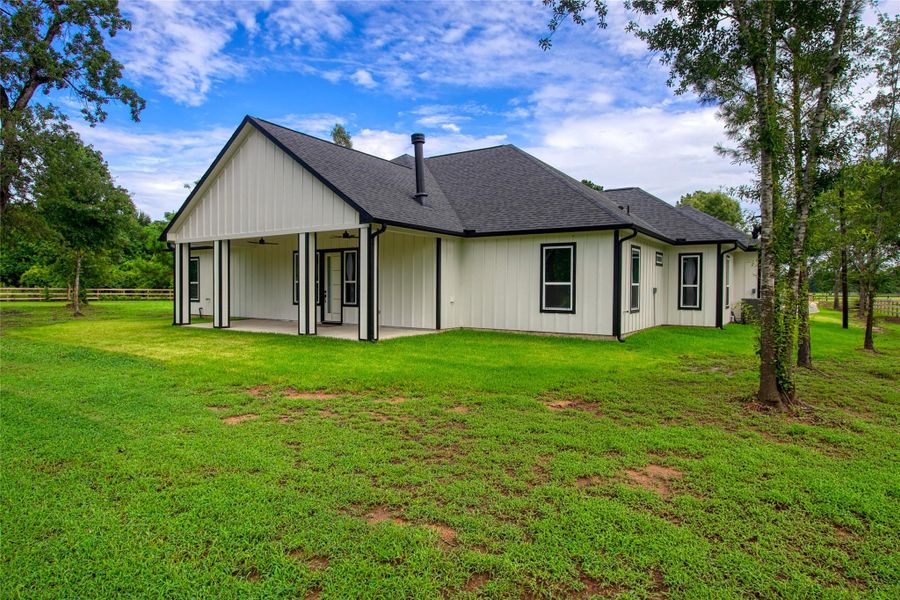 Exterior details and patio area of a home in , Plantersville (Image 3).