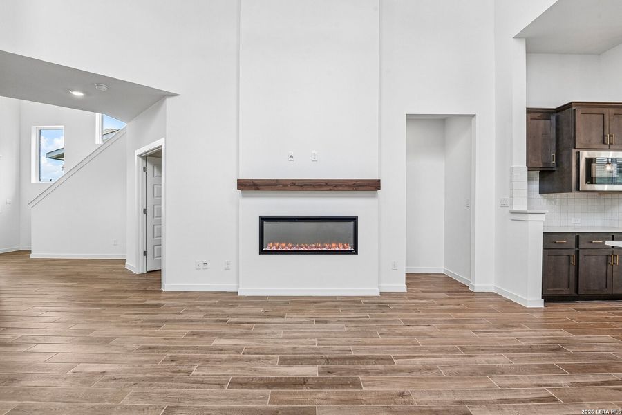 Spacious, unfurnished interior of a new home in Legacy at Lake Dunlap, New Braunfels (Image 28).