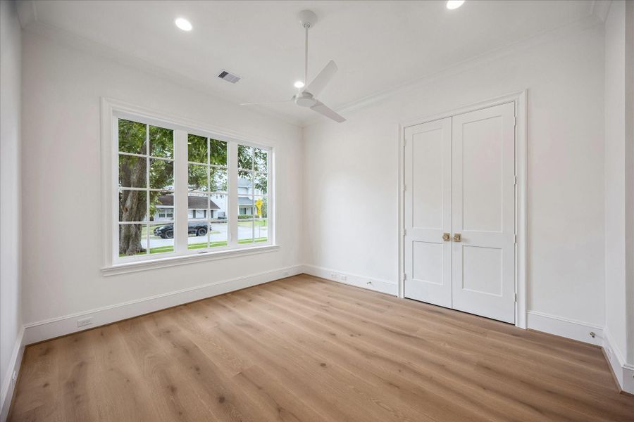 First-floor guest bedroom with private en suite bath