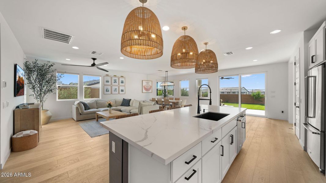 15-web-or-mls-Kitchen1