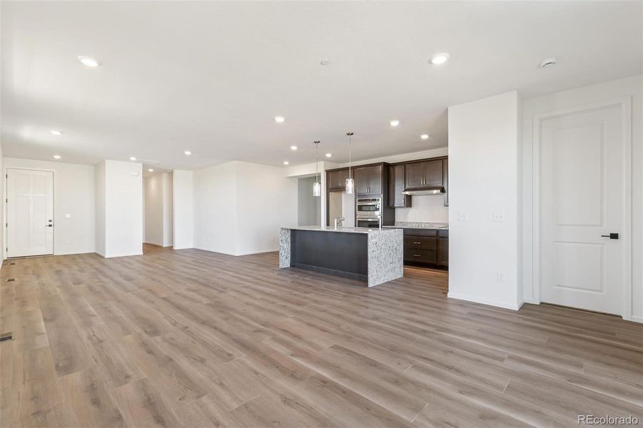 Spacious, unfurnished interior of a new home in Legato, Commerce City (Image 21).