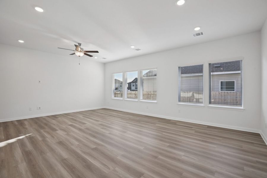 Spacious, unfurnished interior of a new home in Sonterra, Jarrell (Image 11).