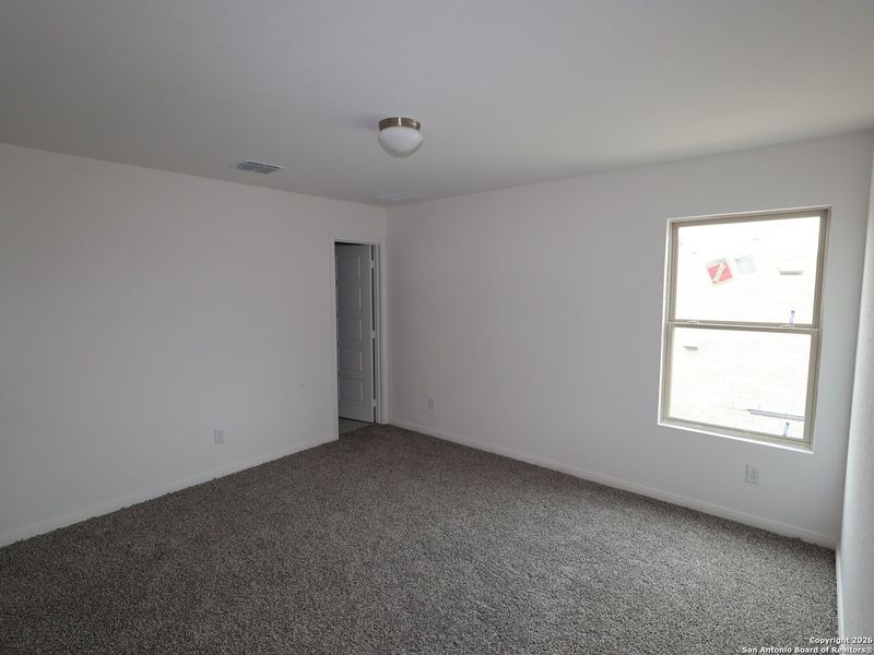 Spacious, unfurnished interior of a new home in Agave, San Antonio (Image 24).