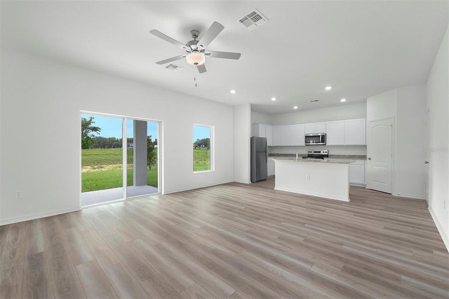 Spacious, unfurnished interior of a new home in , Astatula (Image 10).