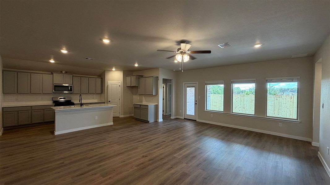 Spacious, unfurnished interior of a new home in The Lakes Northwest, Corpus Christi (Image 19).