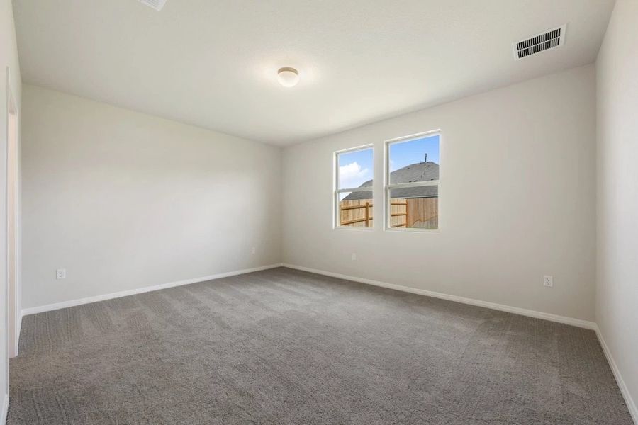 Spacious, unfurnished interior of a new home in Rolling Glen, Hutto (Image 18).
