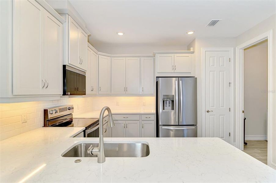 Furnished interior view inside a new home in , Venice (Image 35).