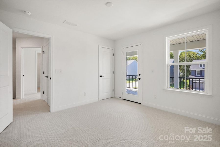 Spacious, unfurnished interior of a new home in Forest Creek, Waxhaw (Image 8).