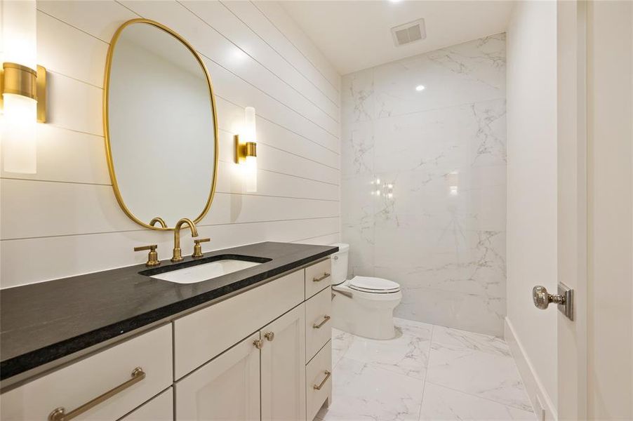 Furnished interior view inside a new home in , Richardson (Image 5).