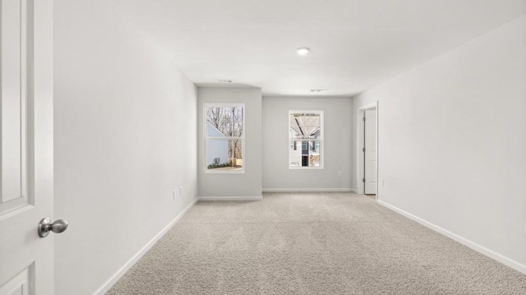 Spacious, unfurnished interior of a new home in Falcon Landing, Gainesville (Image 13).