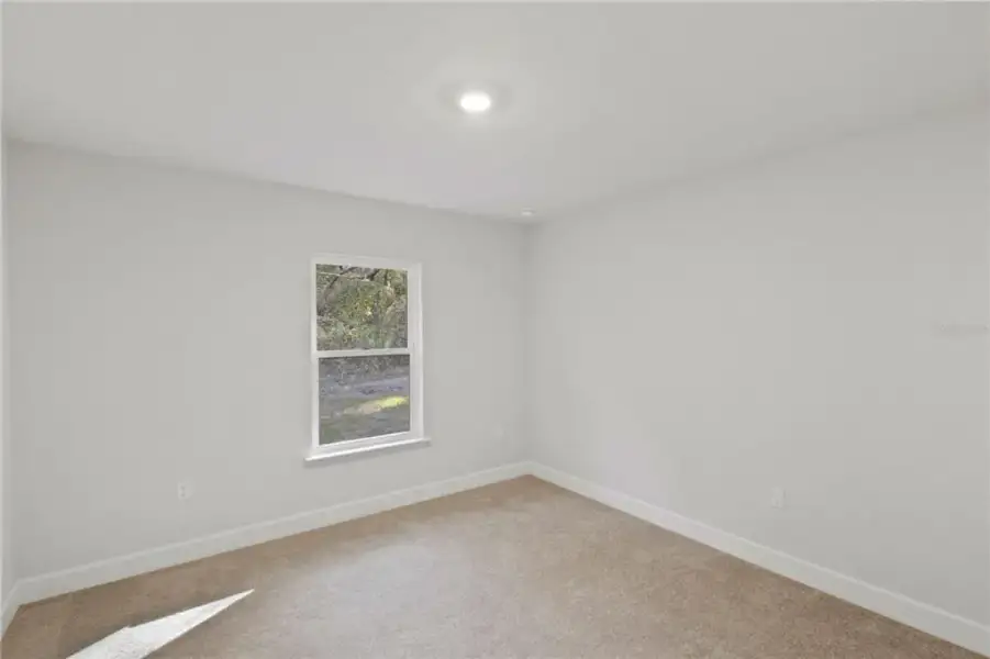 Spacious, unfurnished interior of a new home in Royal Highlands, Weeki Wachee (Image 16).