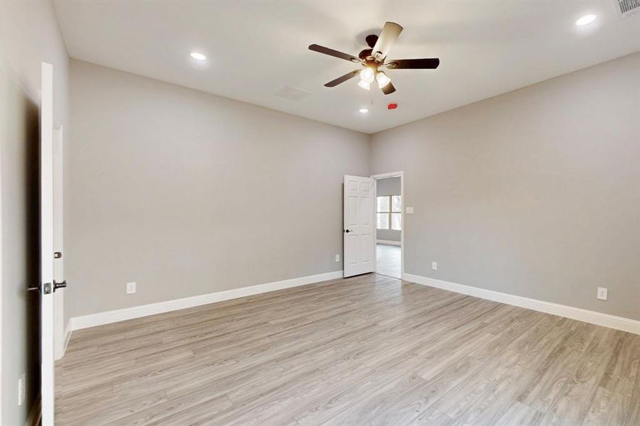 Spacious, unfurnished interior of a new home in , Lancaster (Image 7).