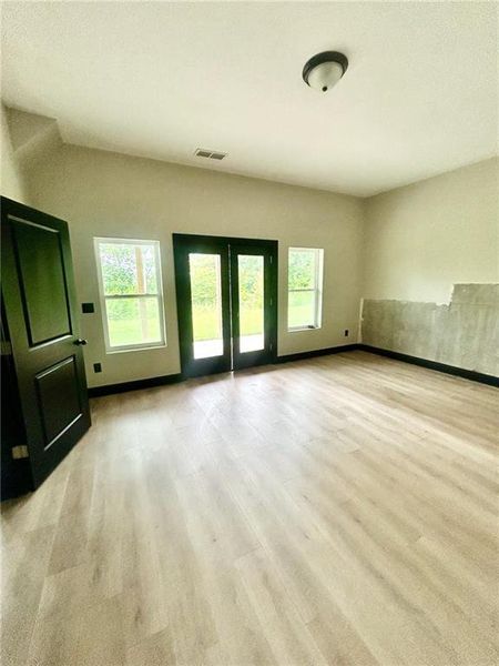 Spacious, unfurnished interior of a new home in , Atlanta (Image 40).