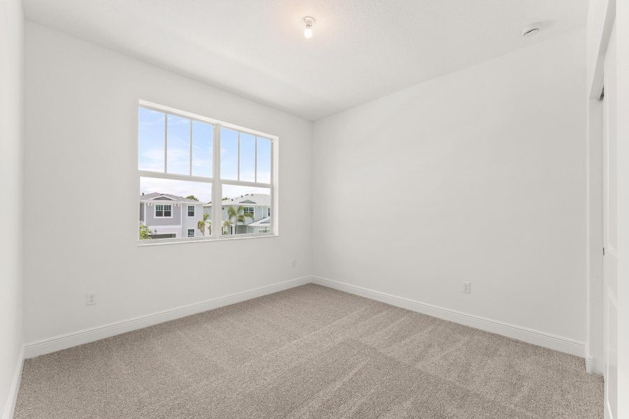 Spacious, unfurnished interior of a new home in Avila, Jensen Beach (Image 8).