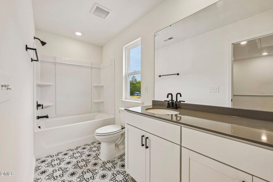 19-web-or-mls-Glen Lyon Dr-S2706-019