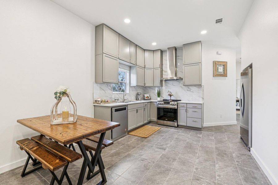 Furnished interior view inside a new home in , Wimberley (Image 10).