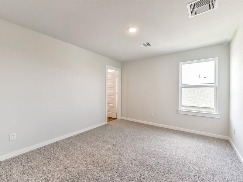 Spacious, unfurnished interior of a new home in River Ranch Meadows, Dayton (Image 28).