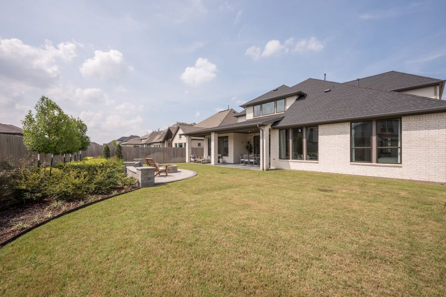 Representative exterior details of a home built from the Bogata by Tri Pointe Homes in Harvest Green, Richmond (Image 27).