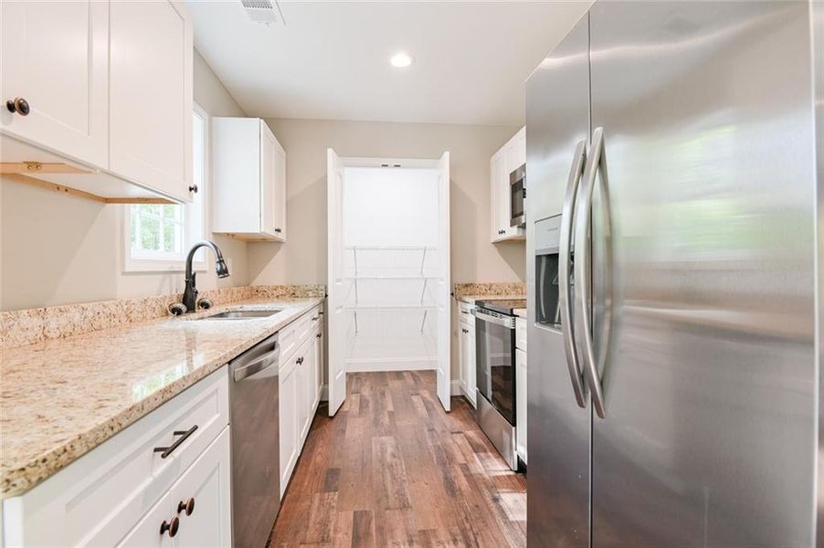 Furnished interior view inside a new home in , Dahlonega (Image 7).