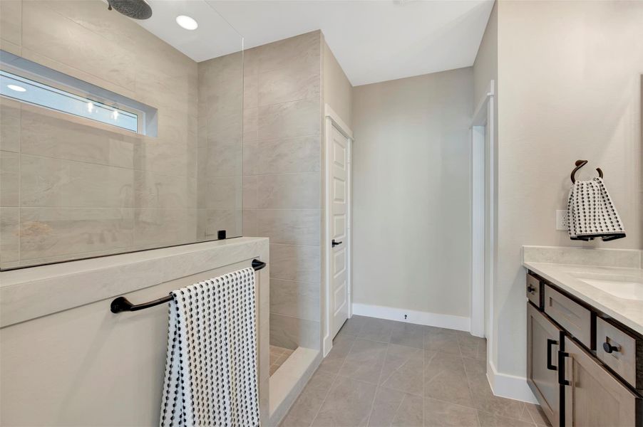 Furnished interior view inside a new home in Retreat at Oak Park, Houston (Image 5).