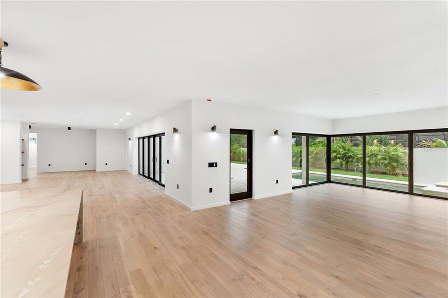 Spacious, unfurnished interior of a new home in , Sarasota (Image 41).