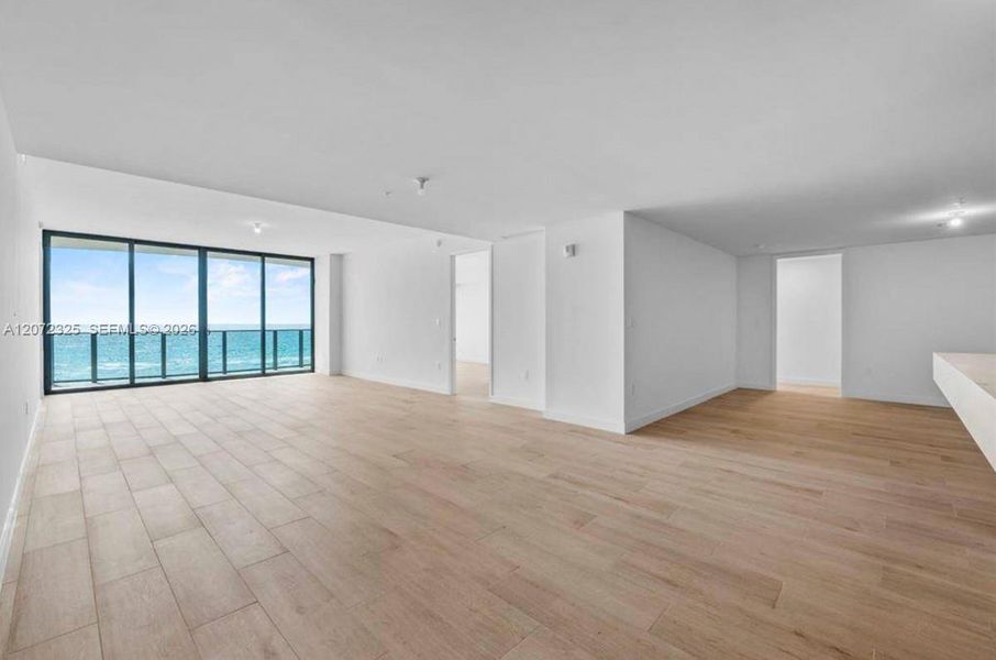 Spacious, unfurnished interior of a new home in , Pompano Beach (Image 45).