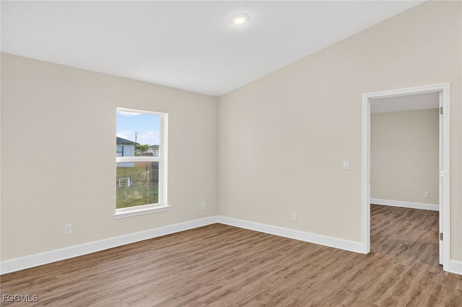 Spacious, unfurnished interior of a new home in Cape Coral, Cape Coral (Image 19).