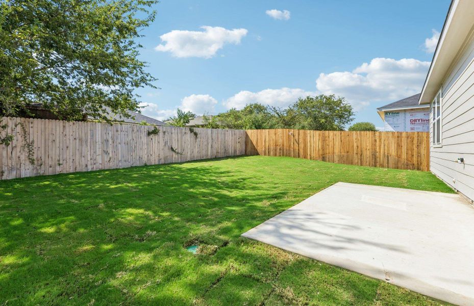 Exterior details and patio area of a home in Vantage, San Marcos (Image 16).
