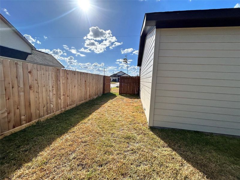 Exterior details and patio area of a home in Spring Branch Crossing, Conroe (Image 4).