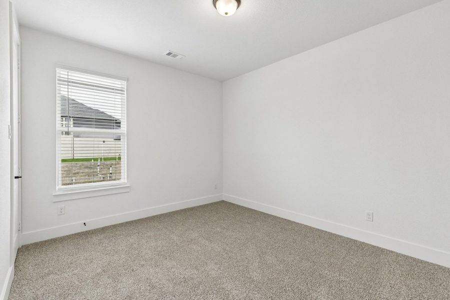 Spacious, unfurnished interior of a new home in Brahman Ranch, Venus (Image 25).