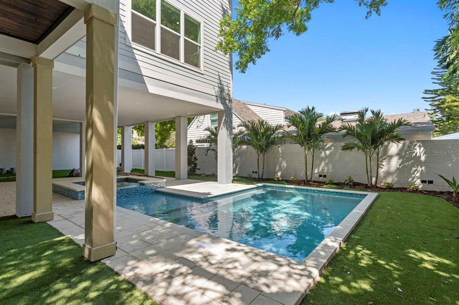 Exterior details and patio area of a home in , Tampa (Image 20).