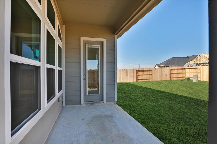 Exterior details and patio area of a home in Wildrye, Waller (Image 3).