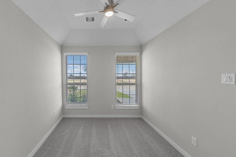 Spacious, unfurnished interior of a new home in Sunterra Lakes, Fulshear (Image 21).