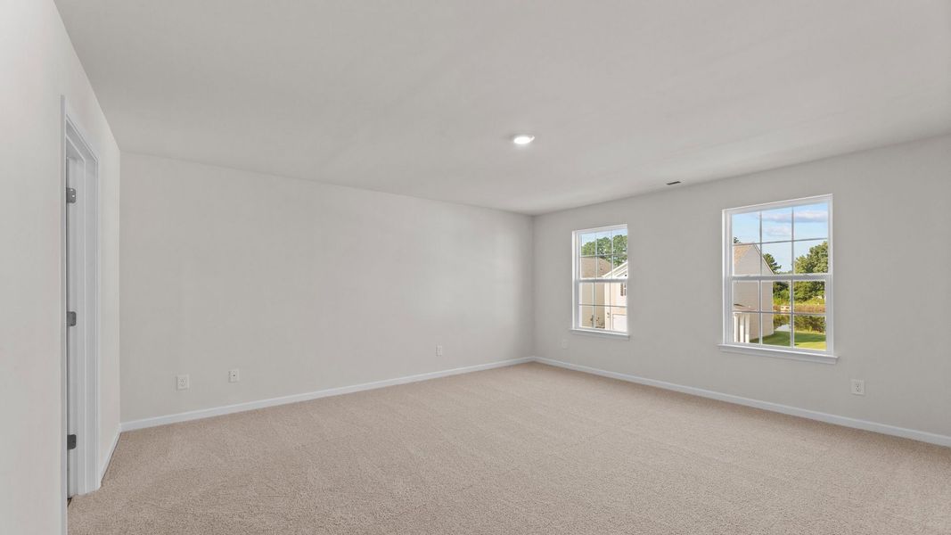 Spacious, unfurnished interior of a new home in Ridgewood Farms, Winterville (Image 18).