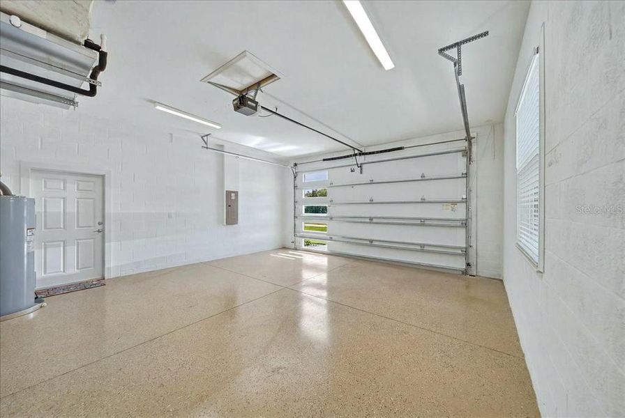Spacious, unfurnished interior of a new home in , Punta Gorda (Image 60).