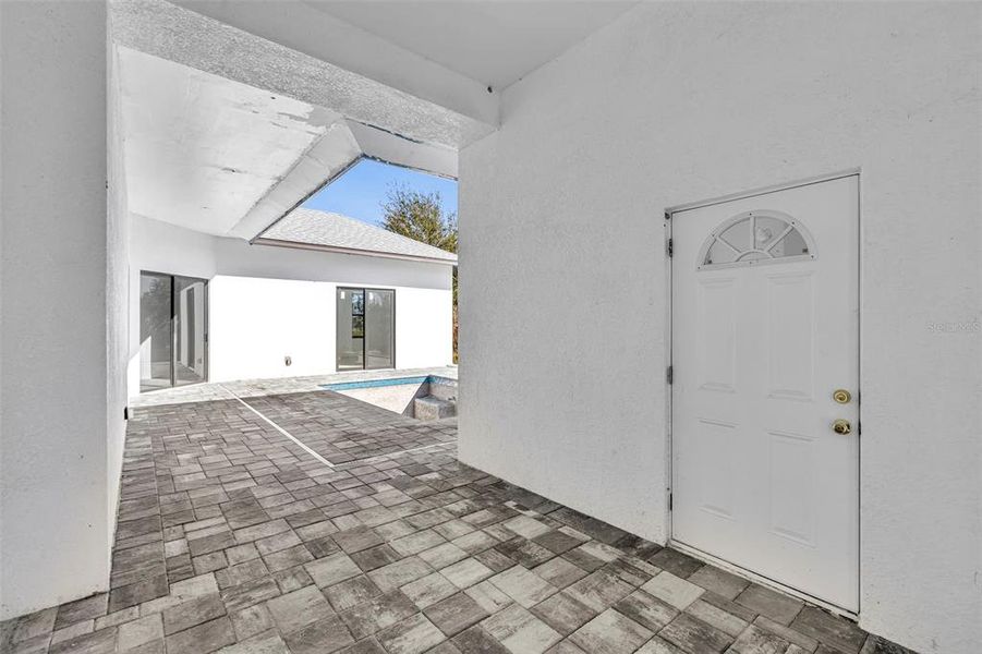 Spacious, unfurnished interior of a new home in , Port Charlotte (Image 13).