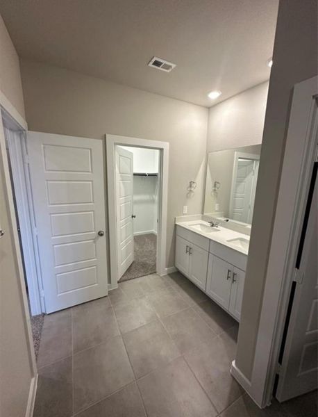 Spacious, unfurnished interior of a new home in McClendon Park Village, Houston (Image 13).