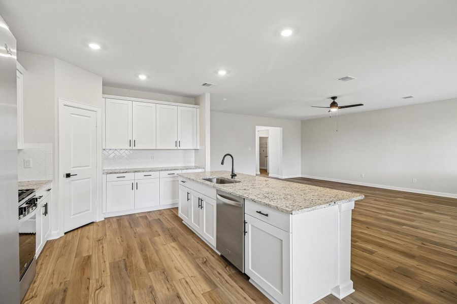 Furnished interior view inside a new home in Lago Mar, Texas City (Image 8).