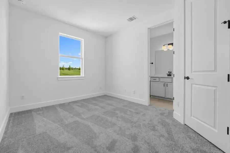 Spacious, unfurnished interior of a new home in Travisso, Leander (Image 20).