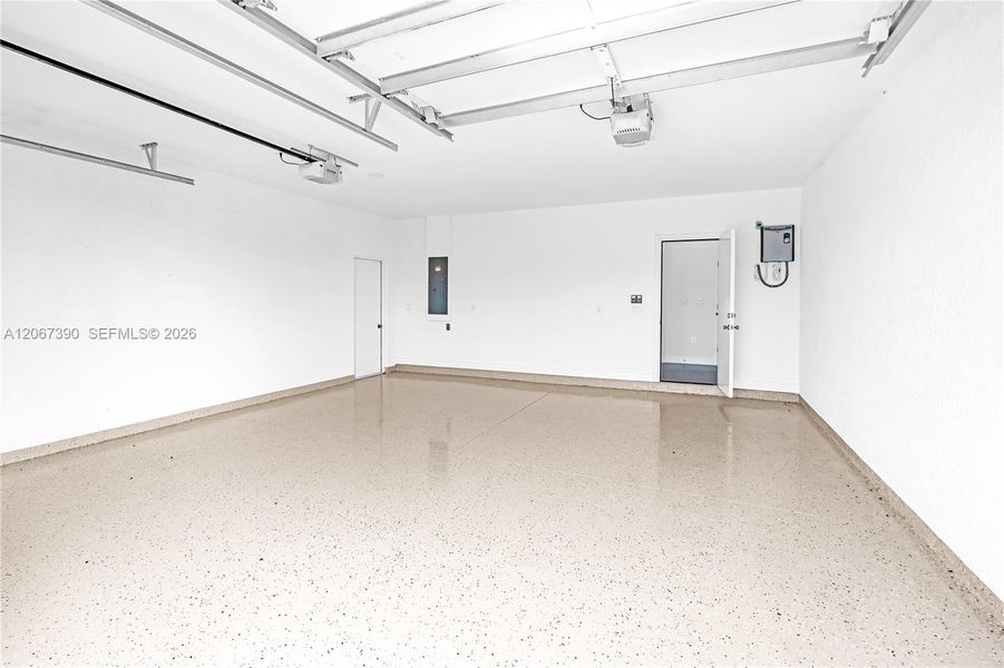 Spacious, unfurnished interior of a new home in , Cape Coral (Image 39). Spacious, unfurnished interior of a new home in , Cape Coral (Image 39).